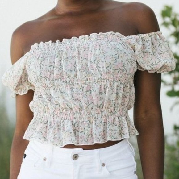 Timing Tops - Carol Puff Sleeve Crop Top NWT